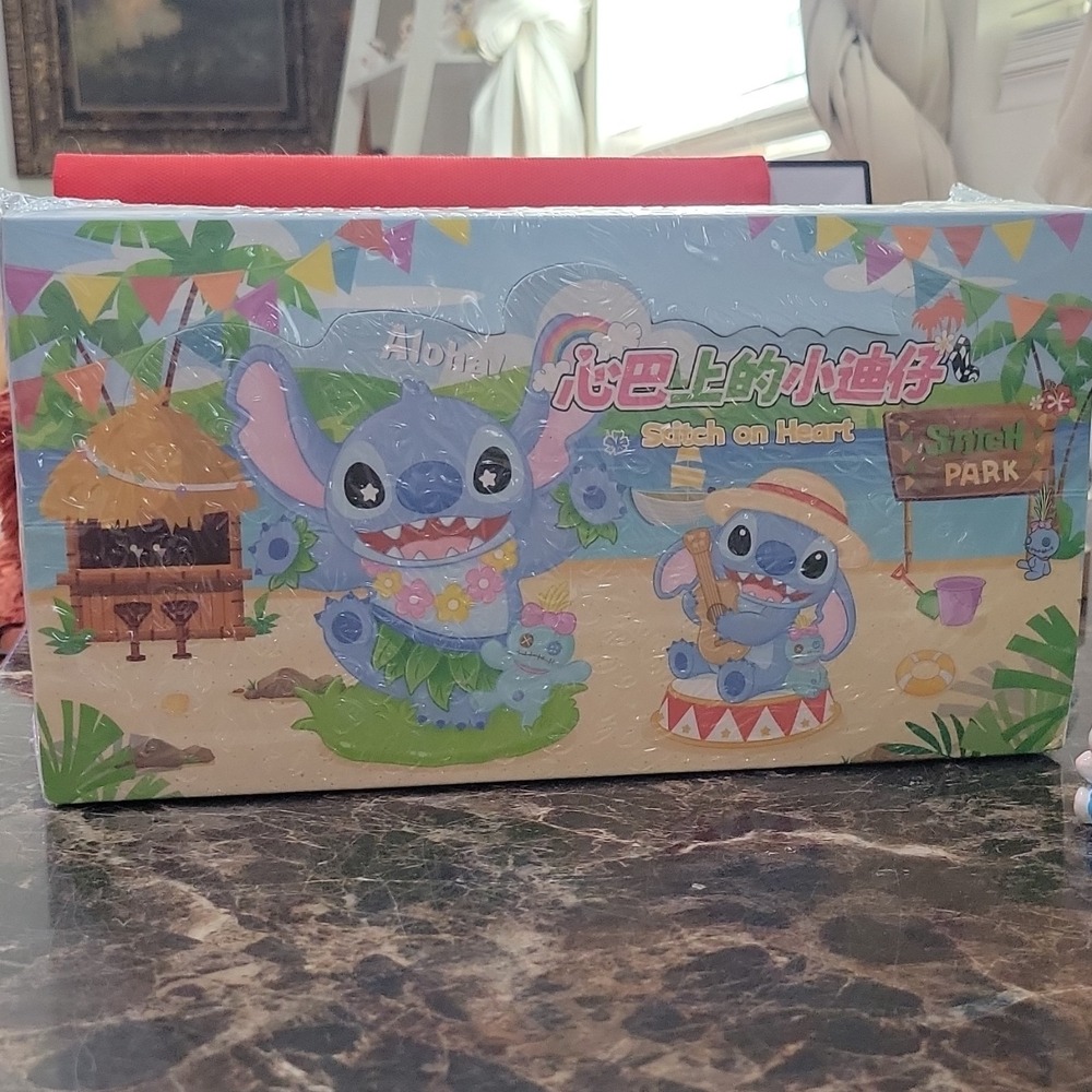 Mo he le Stitch on Heart Resin Figurine Set Disney Lilo & Stitch